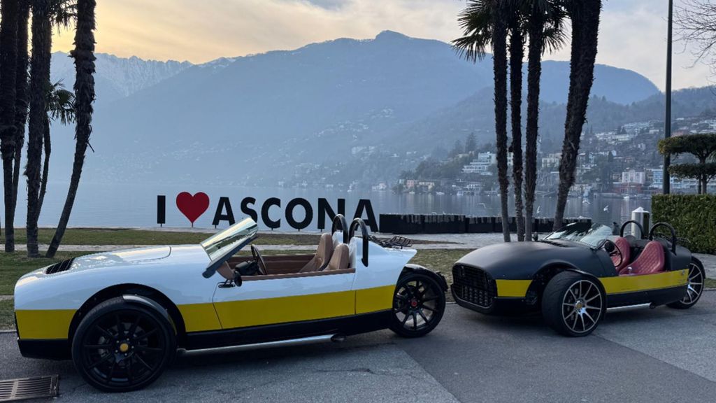 Jochen Schweizer Vanderhall Roadster Fahrt ab Locarno (Valley Ride 5h); Erlebnis verschenken oder selbst erleben; Gutschein gültig für 2 Personen