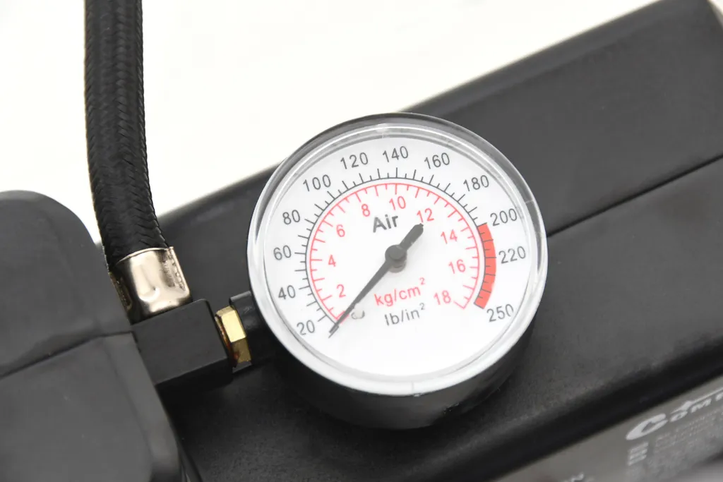 Compresseur hybride 12V 230V à arrêt automatique et écran LCD de précision