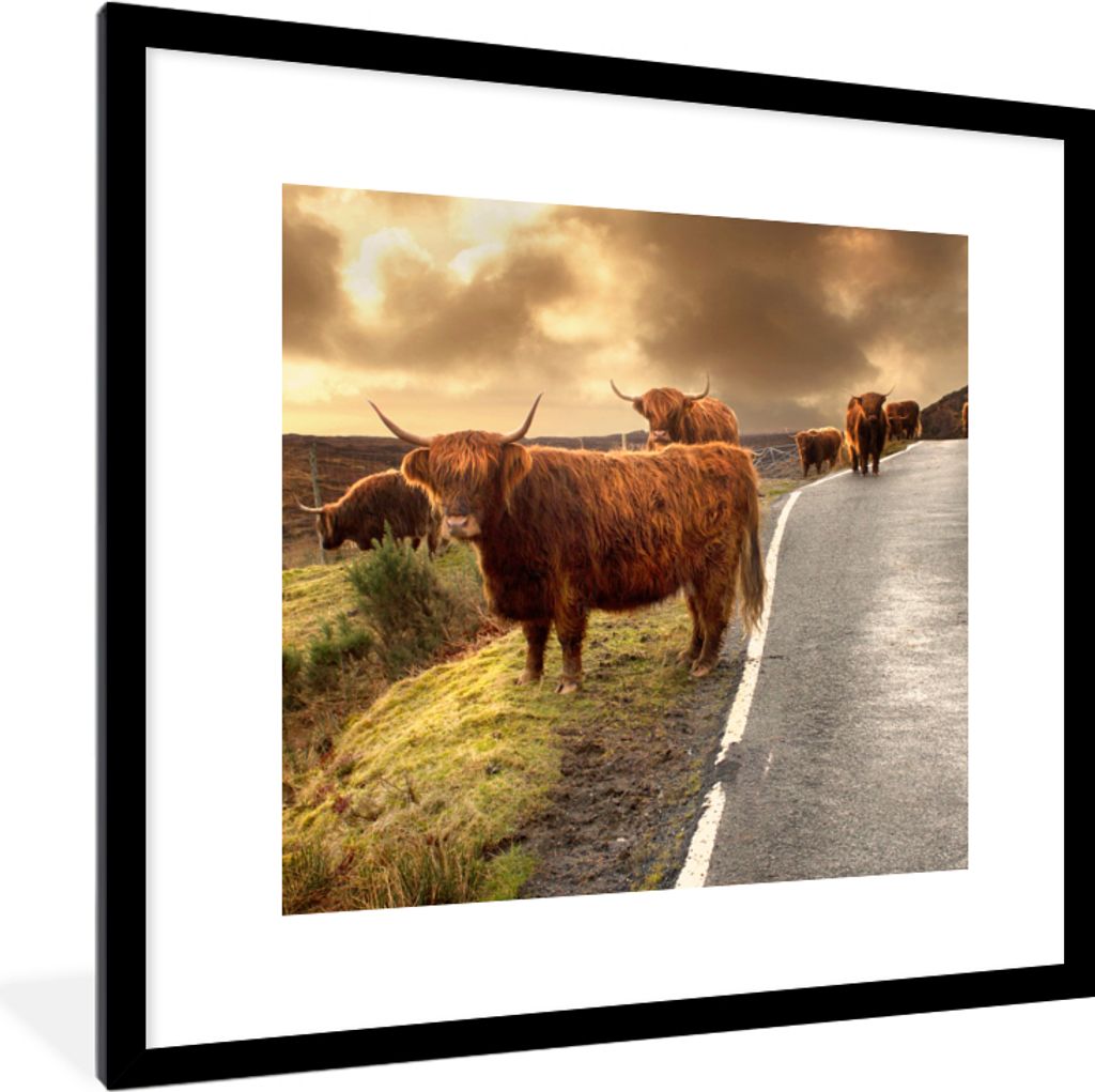 MuchoWow Gerahmtes Poster Schottische Highlanders - Himmel - Straße 40x40 cm - Poster mit Schwarzem Bilderrahmen Wandposter Rahmen Foto Bilder -...