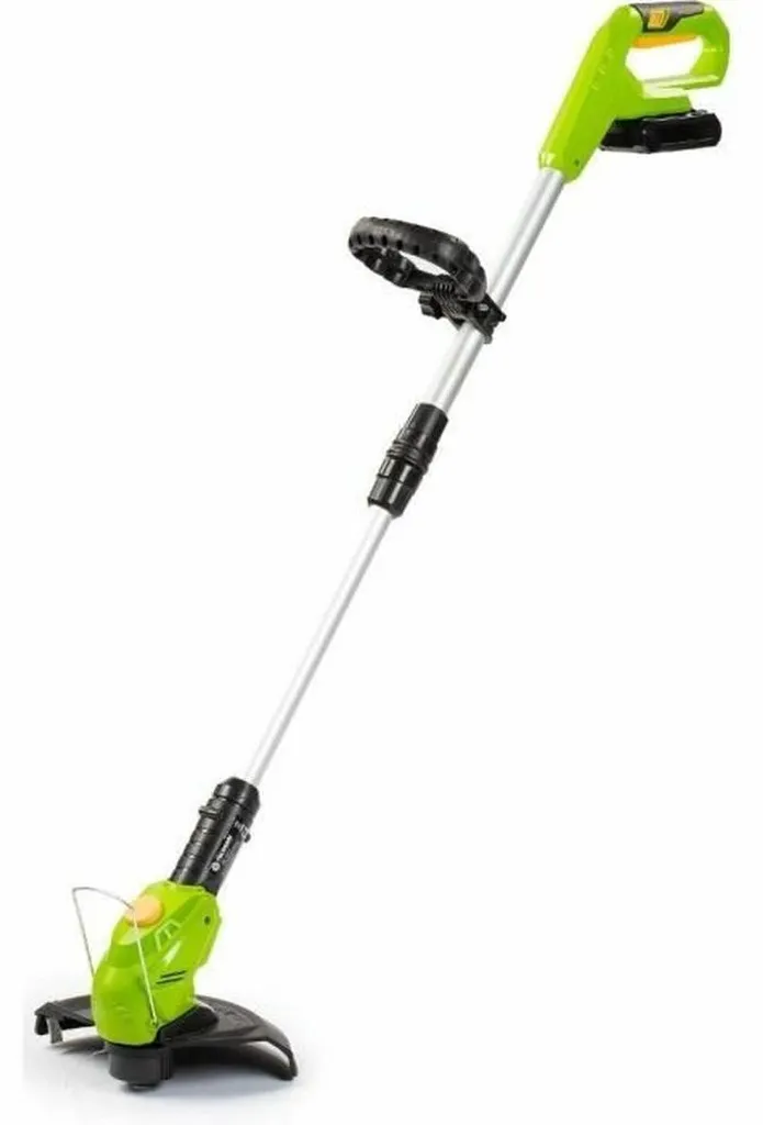 Finis les efforts avec la cisaille Fieldmann FZS 1005-A pour vos haies