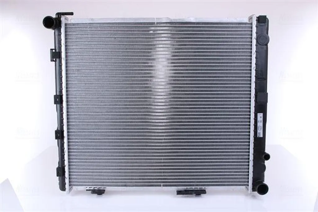 Radiateur moteur NISSENS 62696A pour Classe E - Réf OE 1245001702