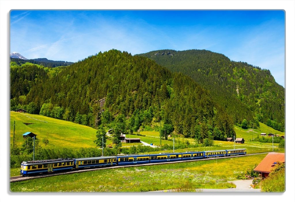 Wallario Frühstücksbrettchen aus Glas 20 x 30 cm mit rutschfesten Füßen, Motiv Eisenbahn in einer Sommerlandschaft in der Schweiz