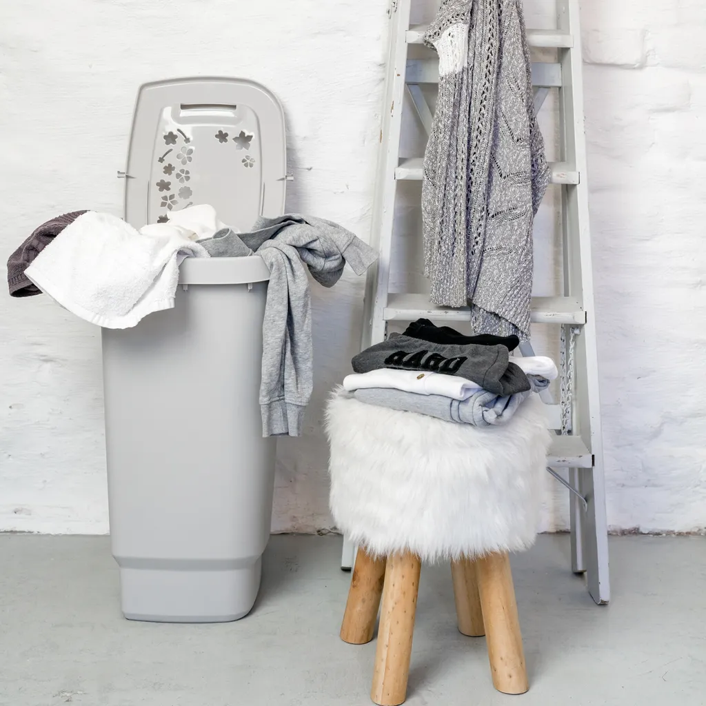 Panier à linge Rotho 55L avec poignées soft-touch gris anthracite