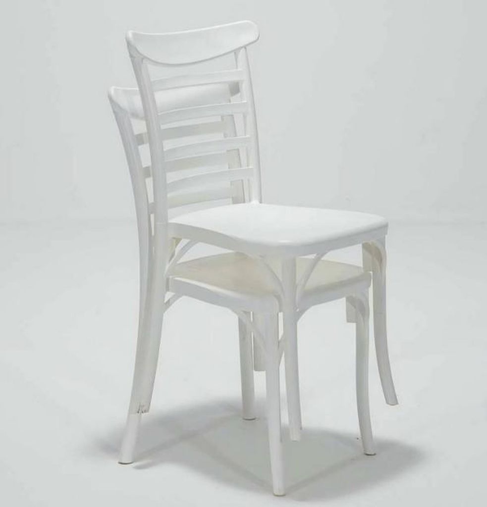 Weißer Stuhl mit Rückenlehne für Esszimmer & Terrasse