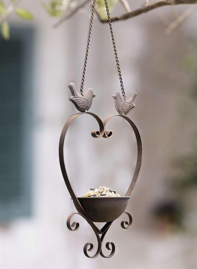 Vogelfutterstation "Herz" aus Metall in Antik Optik, Vogelfutterhaus hängend mit Kette, Vogeltränke für Balkon & Garten, winterfest