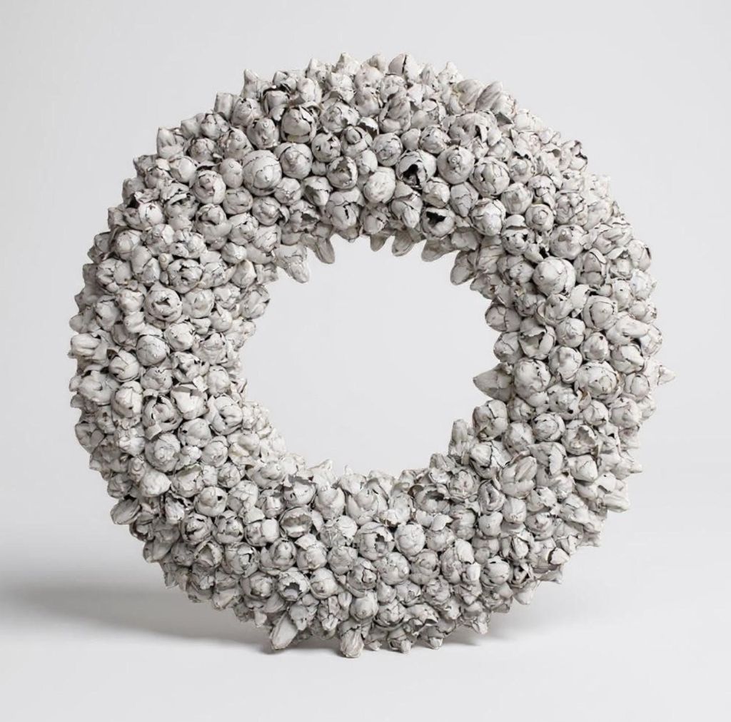 Naturkranz aus Cocofrüchten | Wandkranz weiß 55 / 65 cm | Handgefertigter Türkranz rustikal | Boho Deko Vintage Landhausstil – 55