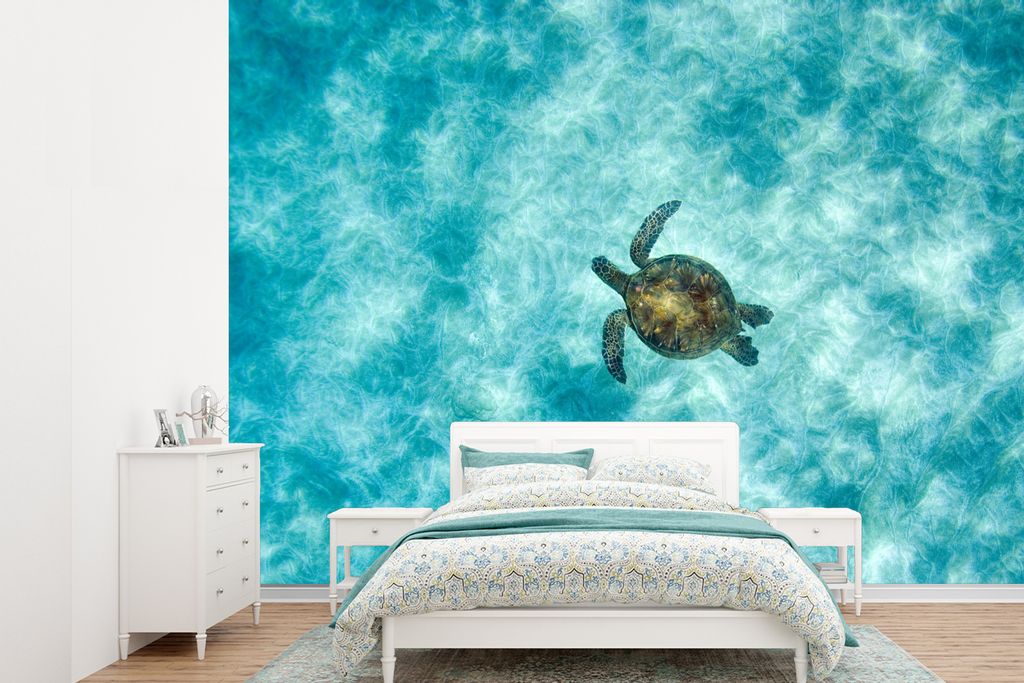 MuchoWow Fototapete für Wohnzimmer oder Schlafzimmer Wandtapete Vinyl Motivtapete Schildkröte im Meer - 330x240 cm - Vinyltapete