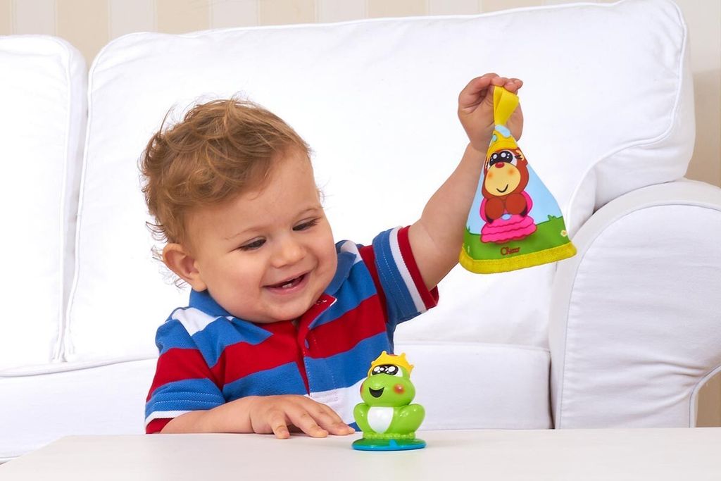 Chicco Geschichten Hütchen mit Froschkönig Hütchenspiel, Stapelspiel, Babyspielzeug, Spielzeug
