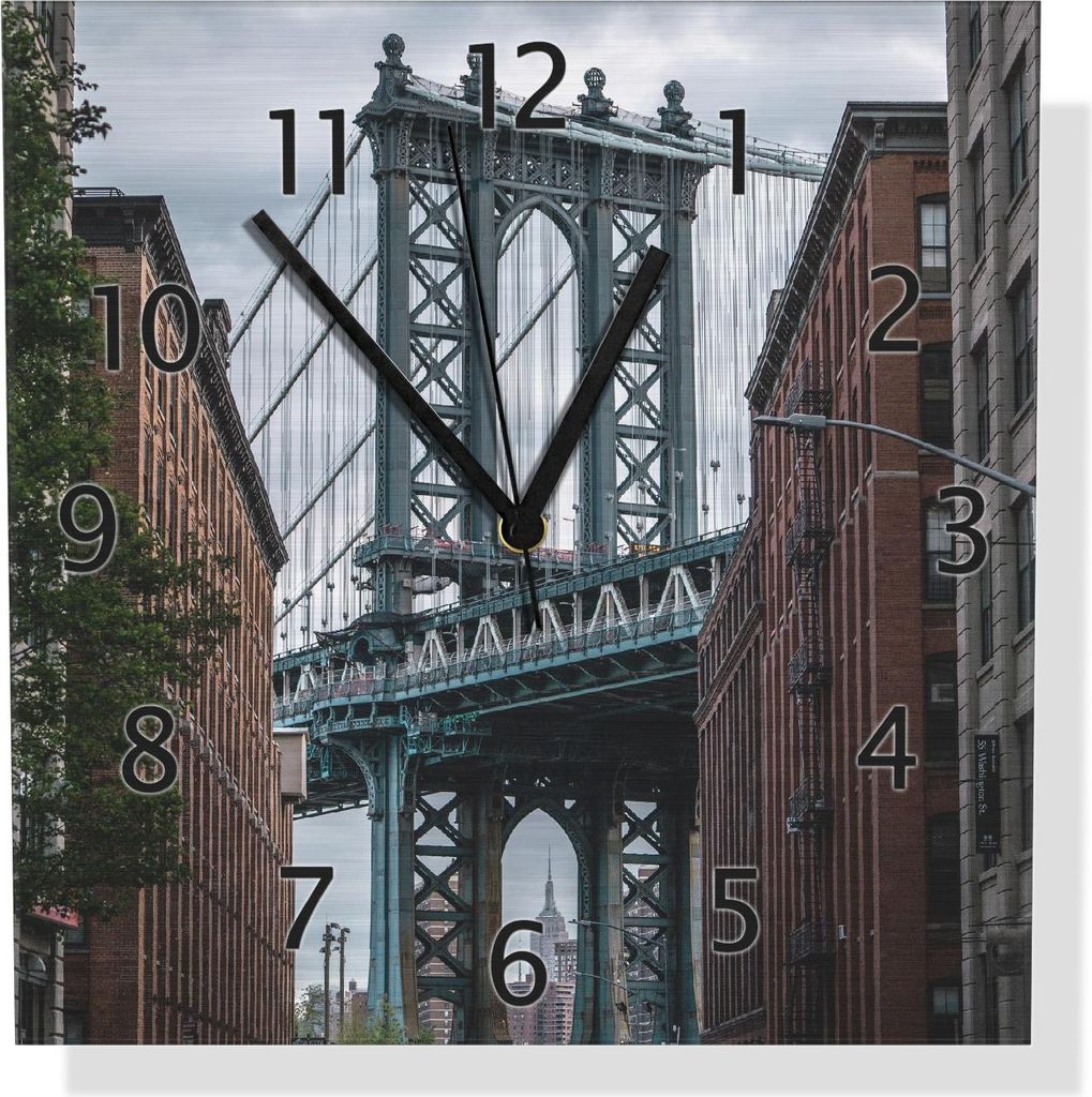 Wallario Design Wanduhr Brücke zwischen Häusern aus Aluverbund, Größe 30 x 30 cm