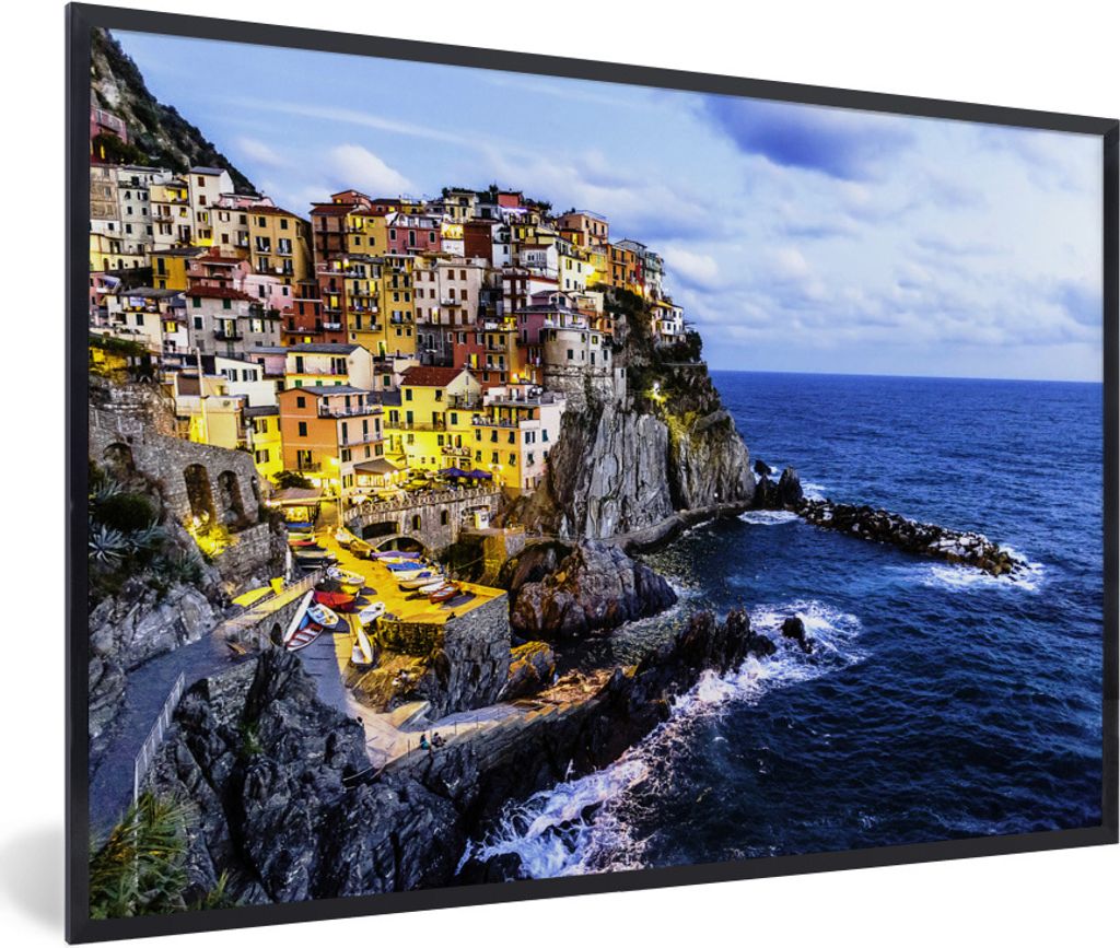 MuchoWow Gerahmtes Poster Cinque Terre beleuchtet in der Abenddämmerung in Italien 30x20 cm - Poster mit Schwarzem Bilderrahmen Wandposter Rahme...