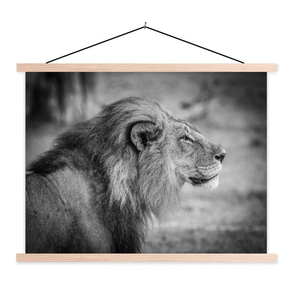 MuchoWow Textilposter Löwe - Gras - Jagen 150x113 cm mit holzfarbenen Rahmen - Poster