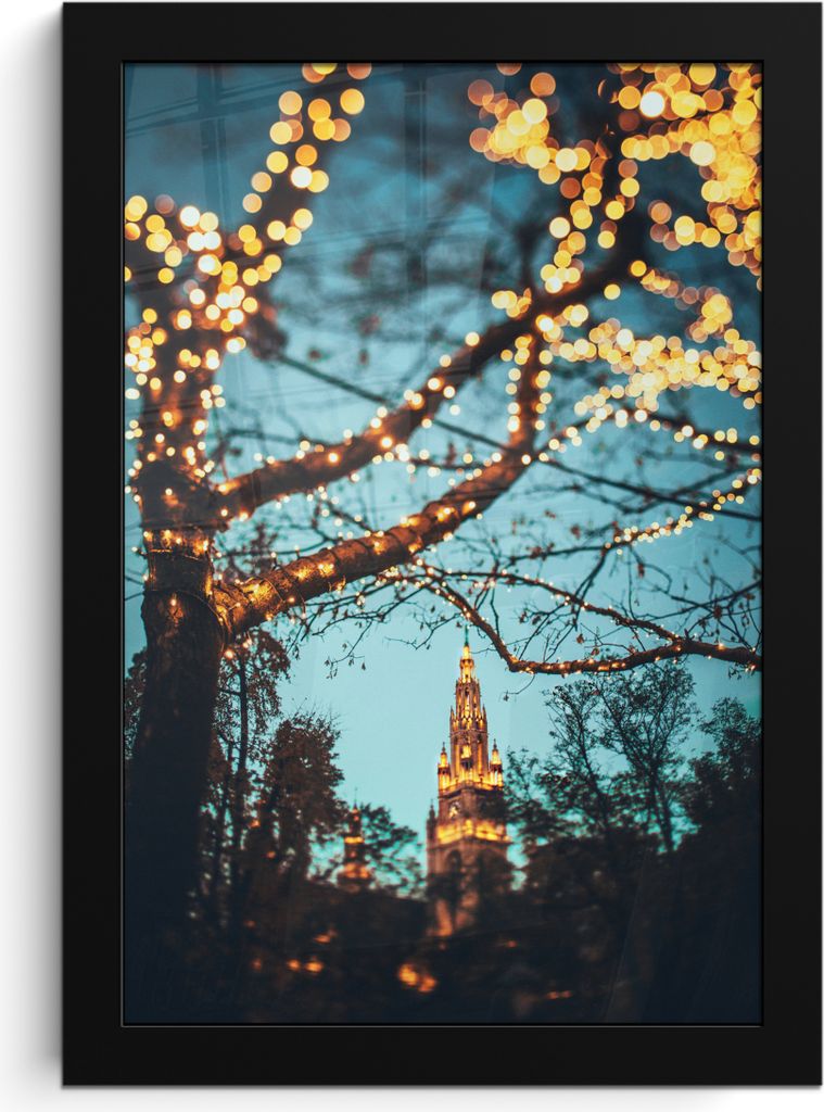 MuchoWow MuchoWow Gerahmtes Poster Wien - Weihnachtsbeleuchtung - Zweige - Nacht - Deutschland 20x30 cm - Poster mit zchwarzem Bilderrahmen - D...