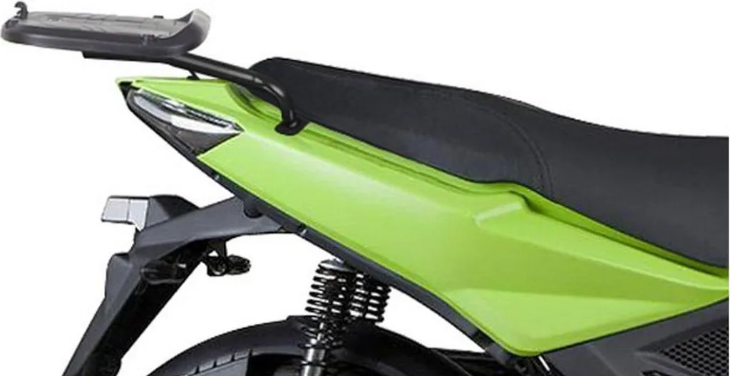Attacco Posteriore SHAD Top Master: Eleganza e Praticità per il tuo Scooter - 4