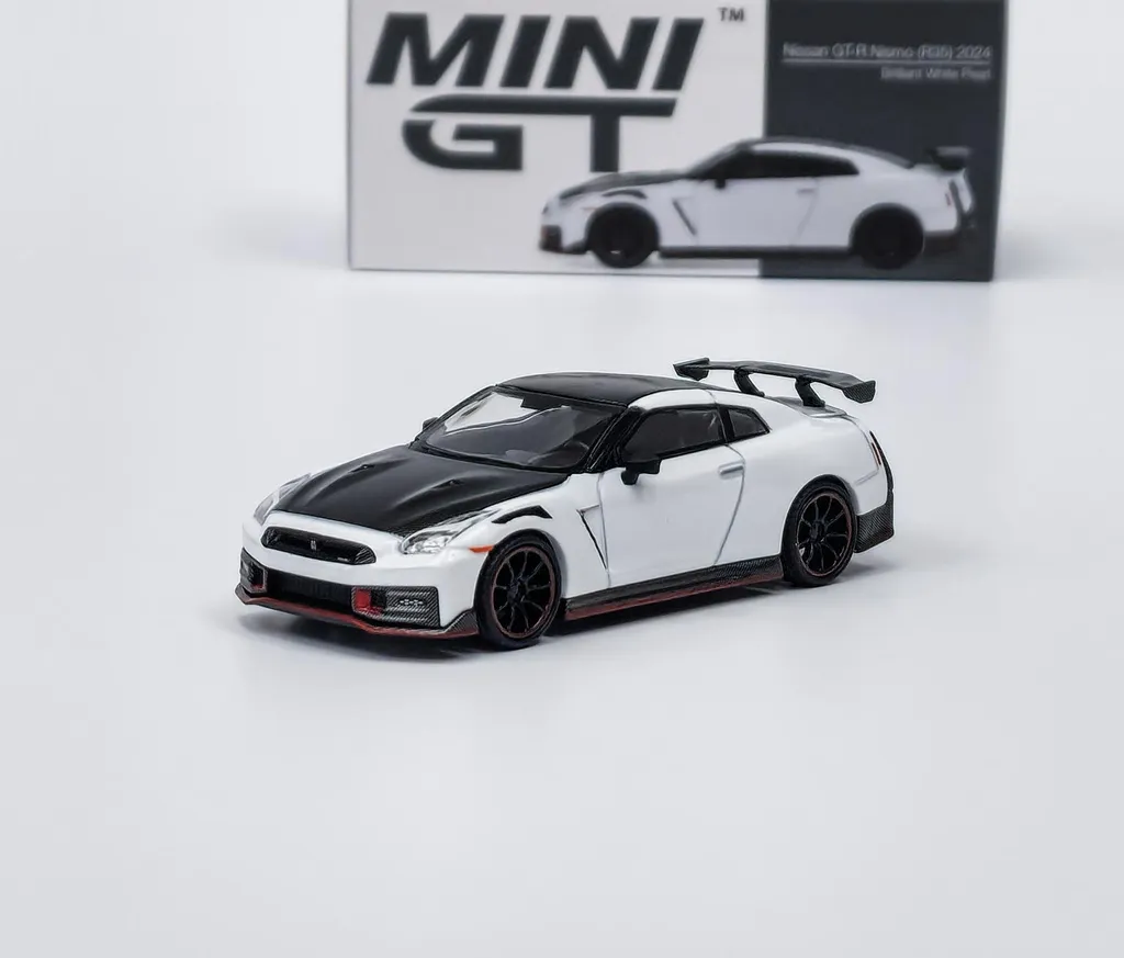 Miniature Nissan GT-R 2024 Mini GT 1:64 Châssis Métal et Pneus Gomme