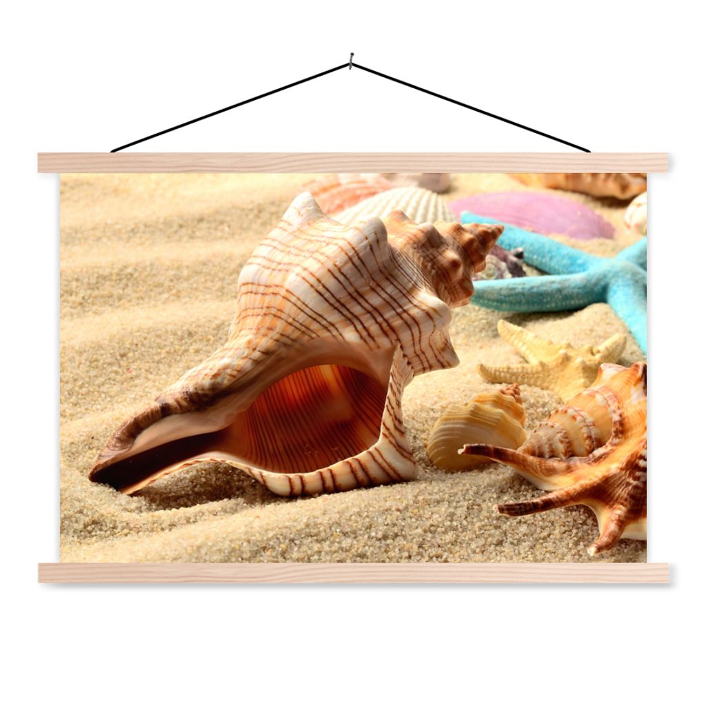 MuchoWow Textilposter Seesterne - Muscheln - Sand - Strand 120x80 cm mit holzfarbenen Rahmen - Aufhängeset
