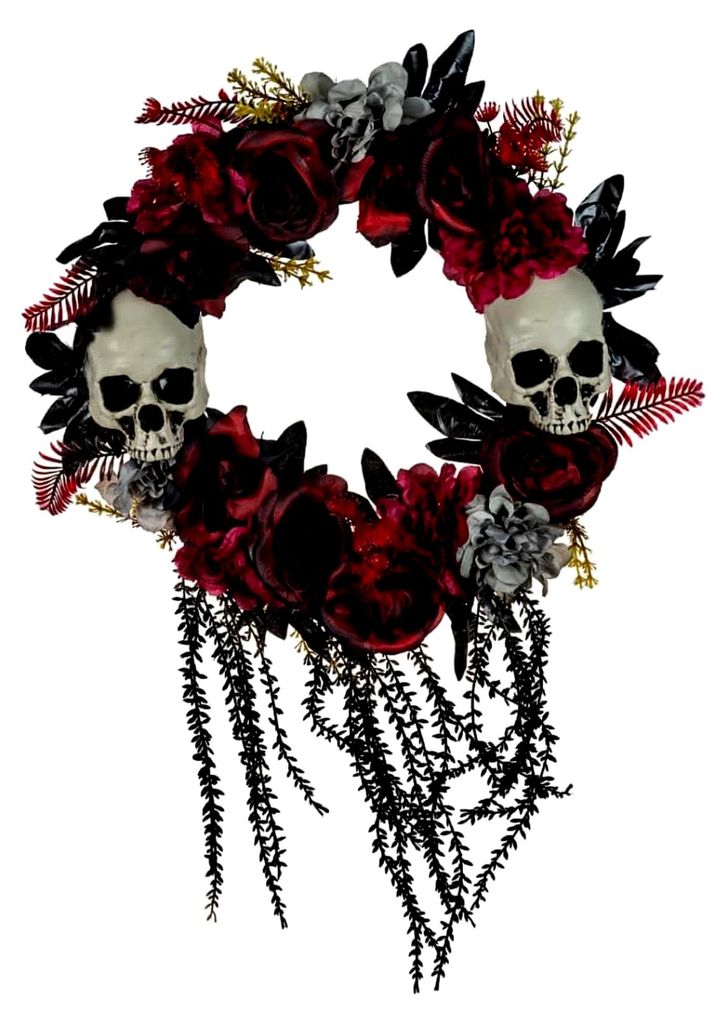Morbider Halloween Türkranz mit vertrockneten Rosenblüten und Totenköpfen