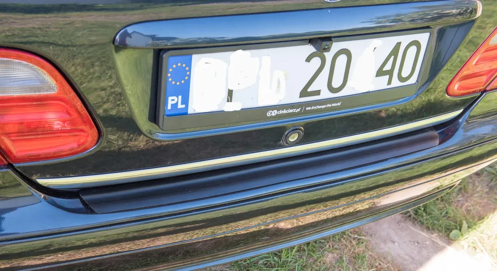Rénover le coffre de Mercedes CLK C208 - Cache rayures chrome brillant - 7