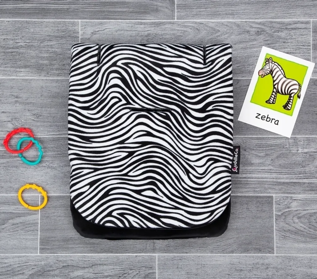Zebra Chic: L'Inserto CuddleCo Comfy-Cush che Trasforma il Passeggino - 4