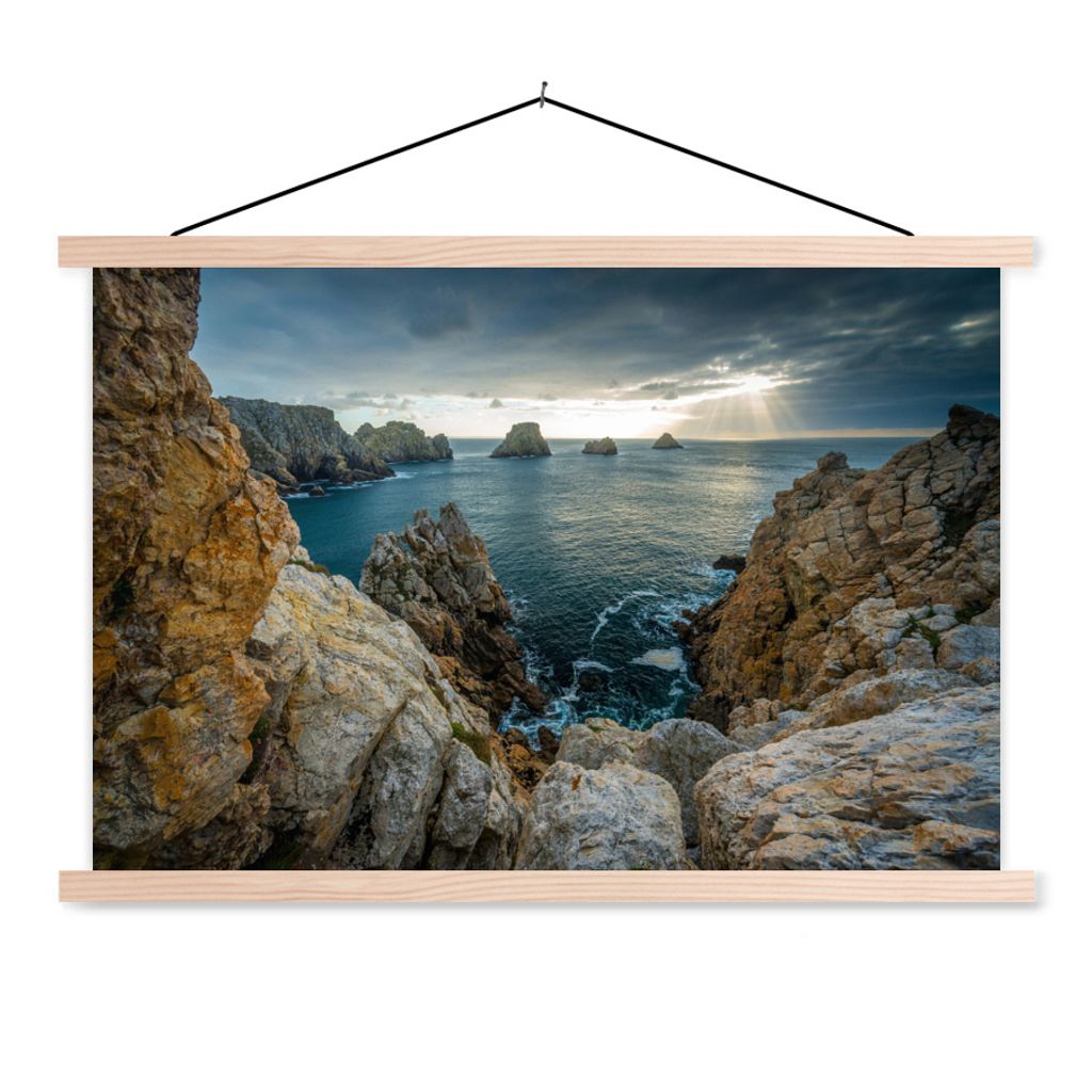 MuchoWow Textilposter Blick auf die bretonische Küste 120x80 cm mit holzfarbenen Rahmen - Aufhängeset