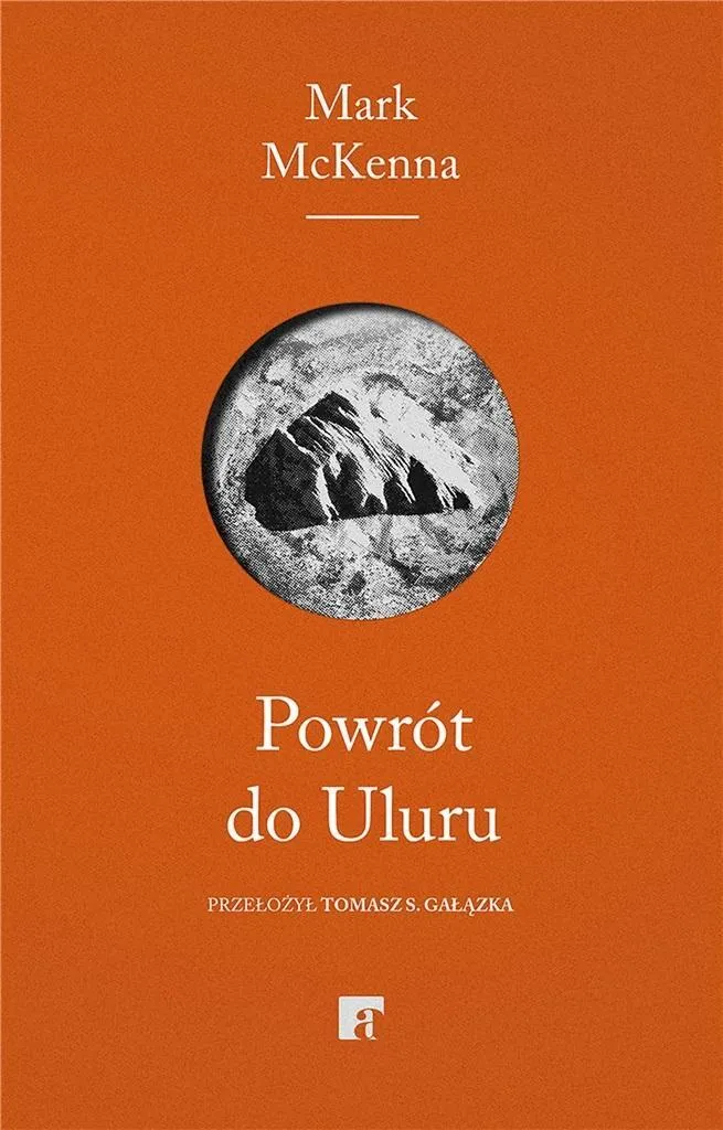 Lire le reportage Powrót do Uluru de Mark McKenna en version polonaise