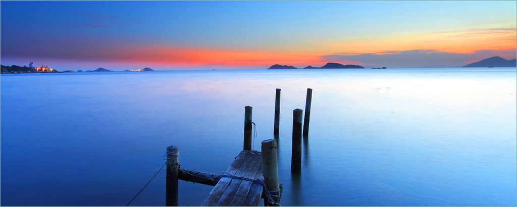 Wallario selbstklebendes Poster - Steg im Wasser - Abendstimmung am Meer, Größe: 80 x 200 cm