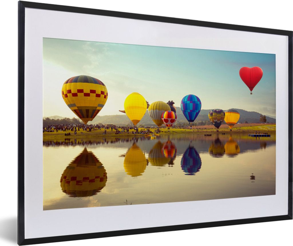 MuchoWow MuchoWow Gerahmtes Poster Heißluftballon - Wasser - Reflexion 60x40 cm - Poster mit zchwarzem Bilderrahmen - Schlafzimmer - Plakat in...