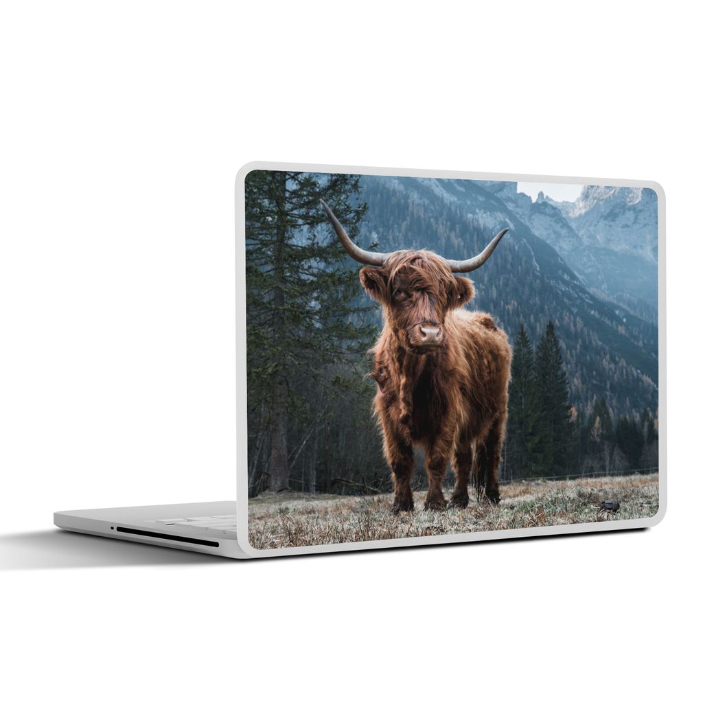 MuchoWow Laptop Aufkleber Sticker Cover Schottische Highlander - Berg - Landschaft - Bäume - Kuh - Natur 30x22 cm - Laptop-Sticker