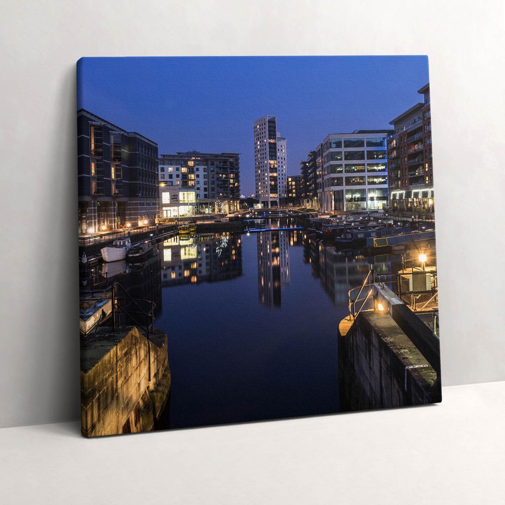 The city of Leeds illuminated at night – Leinwandbild Wandbild – 60x60 cm – Leinwandbilder – Wandbilder – Schlafzimmer – Flur