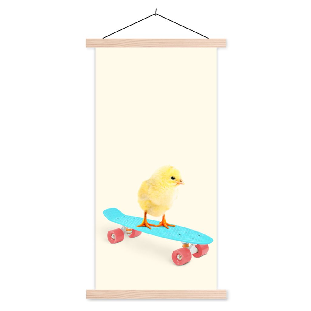 MuchoWow Textilposter Küken - Gelb - Skateboard - Blau - Tiere 40x80 cm mit holzfarbenen Rahmen - Wohnzimmer