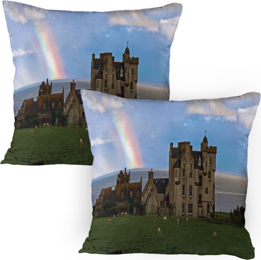 ABAKUHAUS Schottland Kissenbezug Packung mit 2, Schloss mit Schafen und Regenbogen an der Küste Antique Cliffs Vivid Himmel Schlosswiese, Dekorati...