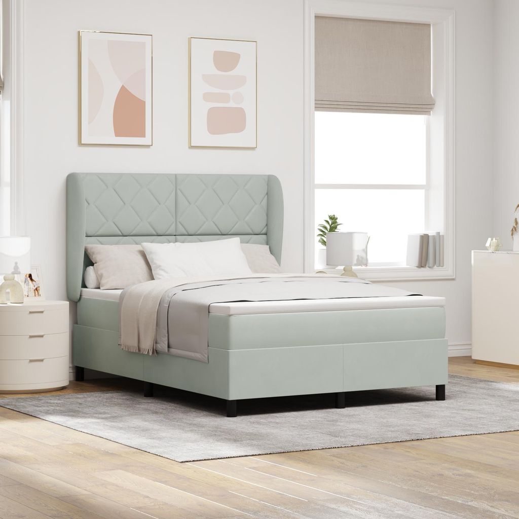 Boxspringbett mit Matratze Hellgrau 140x200 cm Samt, Design Möbel Klassische Betten Neu