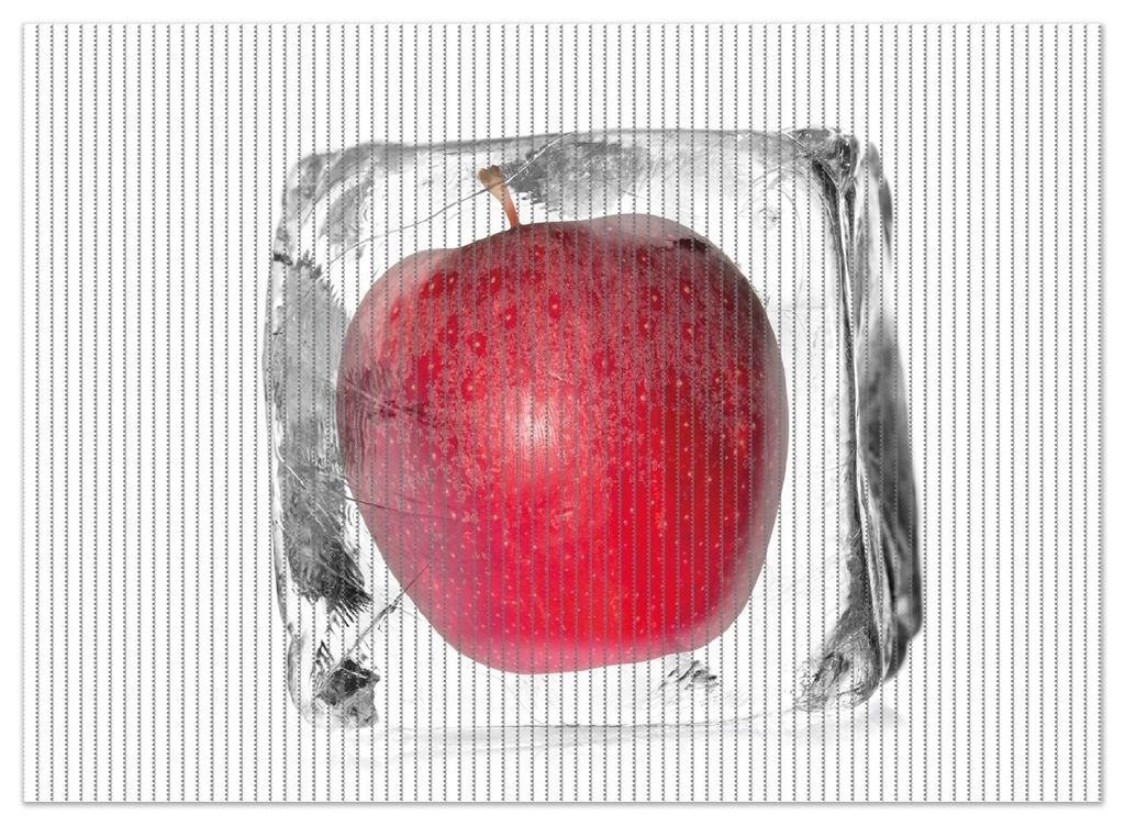 Wallario Duschmatte Antirutschmatte Badmatte Fußmatte Roter Apfel in Eiswürfel - Eiskaltes Obst, Größe ca. 90 x 65 cm