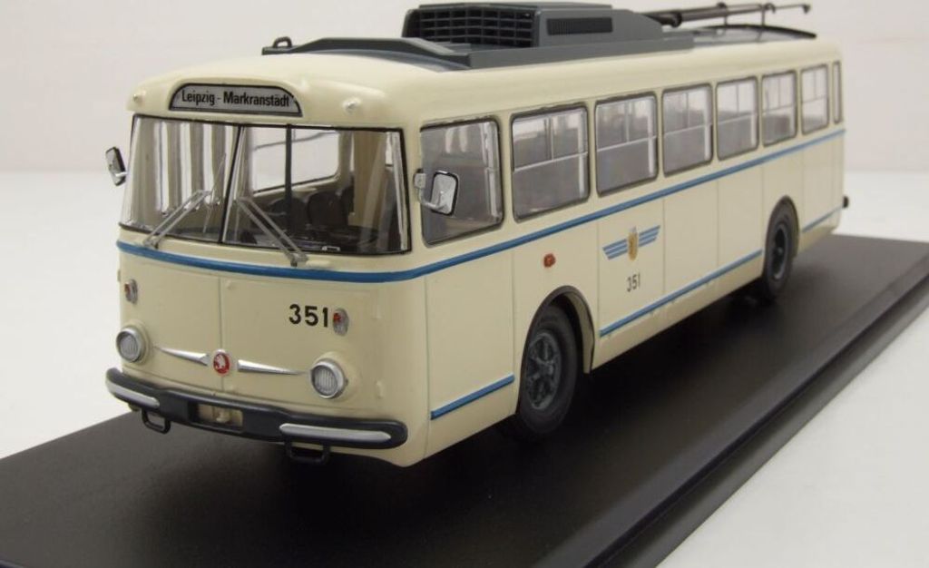 Premium ClassiXXs 47170 Skoda 9TR Bus Leipziger Verkehrsbetriebe beige 1:43