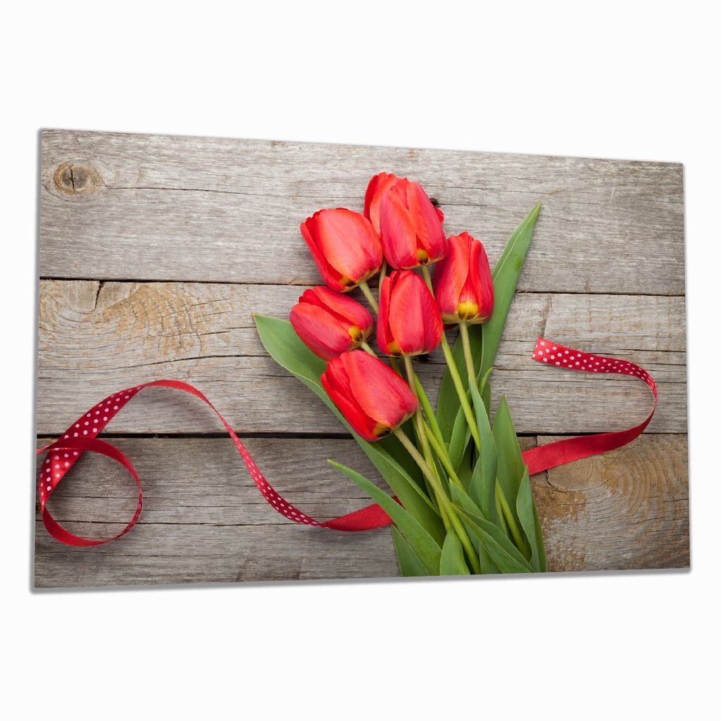 Wallario Herdabdeckplatte aus Glas, Größe 80 x 52 cm 1-teilig, Motiv Rote Tulpen auf einem alten Holztisch