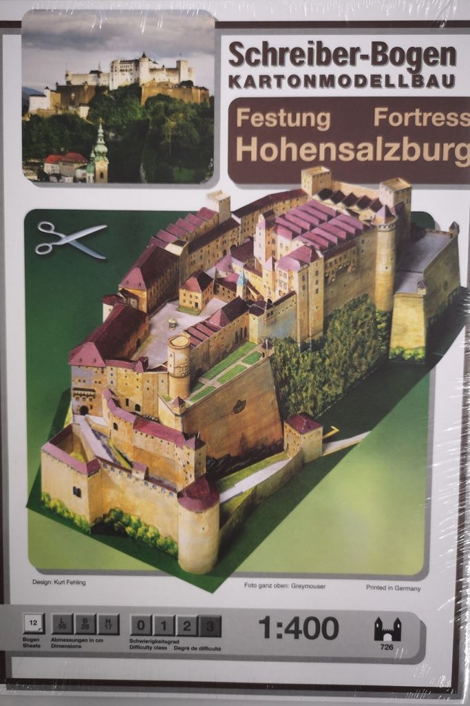 The image shows the packaging of a model kit of the Festung Hohensalzburg fortress.