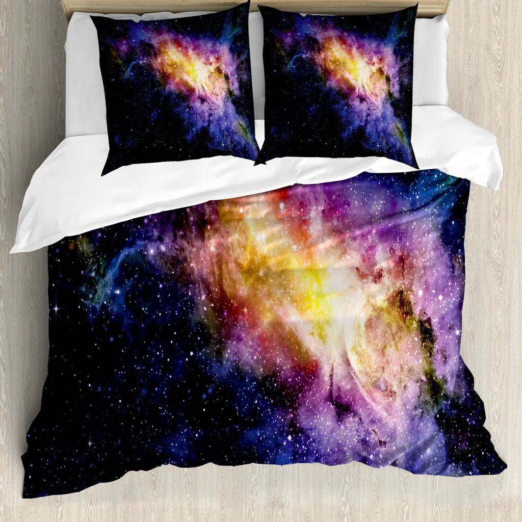 ABAKUHAUS Galaxis Copripiumino, Seducenti stelle nebulose, Antiacaro Adatto a chi soffre di allergie con federe, 200 cm x 200 cm - 80 x 80 cm, Nero Viola e Giallo