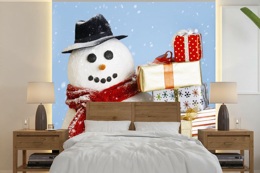 MuchoWow Fototapete für Wohnzimmer oder Schlafzimmer Wandtapete Vinyl Motivtapete Ein Schneemann mit Weihnachtsgeschenken - 280x280 cm - Hinterg...