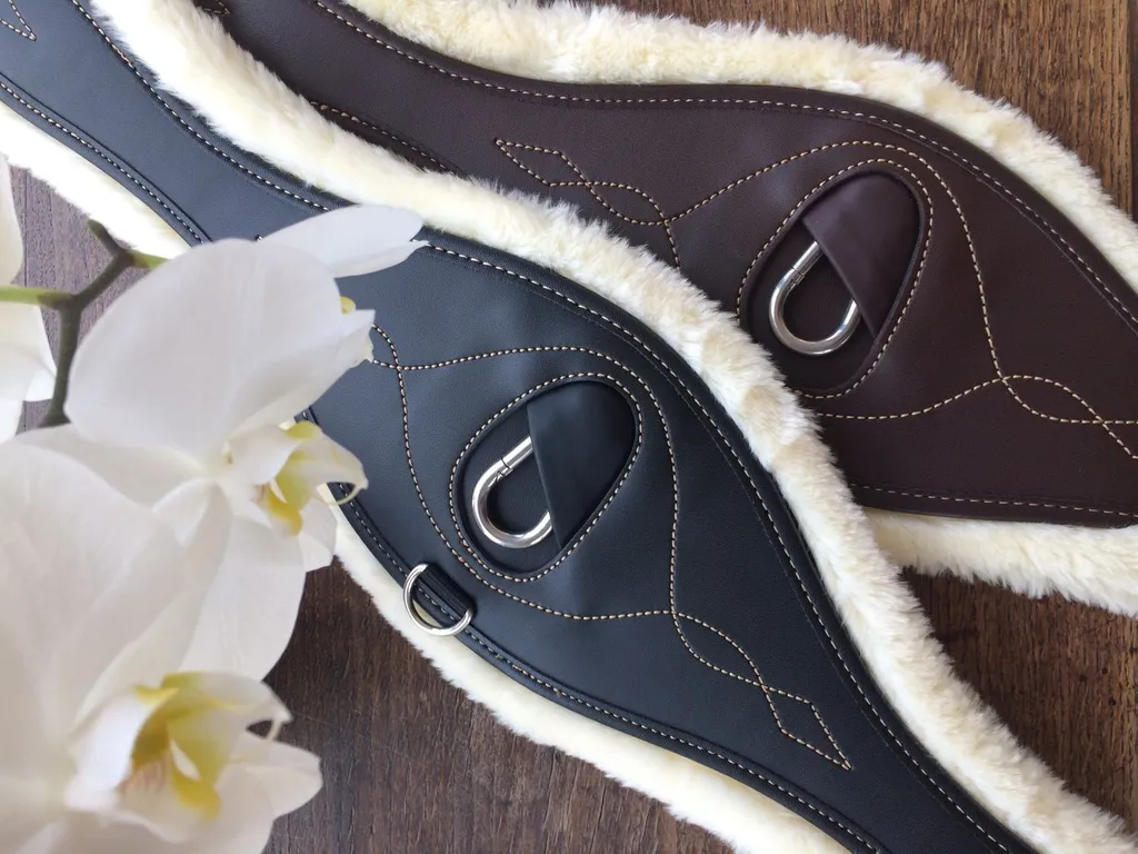 Protezione sottopancia Kentucky Horsewear per sottopancia anatomico con pelle di pecora