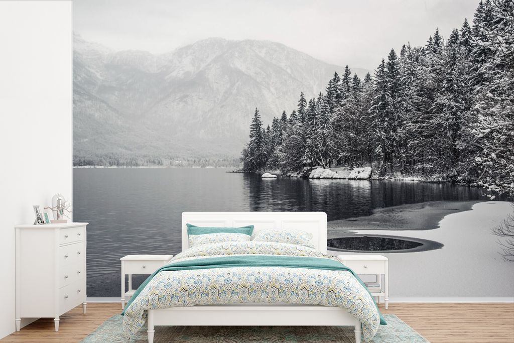 MuchoWow Fototapete für Wohnzimmer oder Schlafzimmer Wandtapete Vinyl Motivtapete Wasser - Winter - Natur - Kiefernbaum - 450x300 cm - Gemusterte