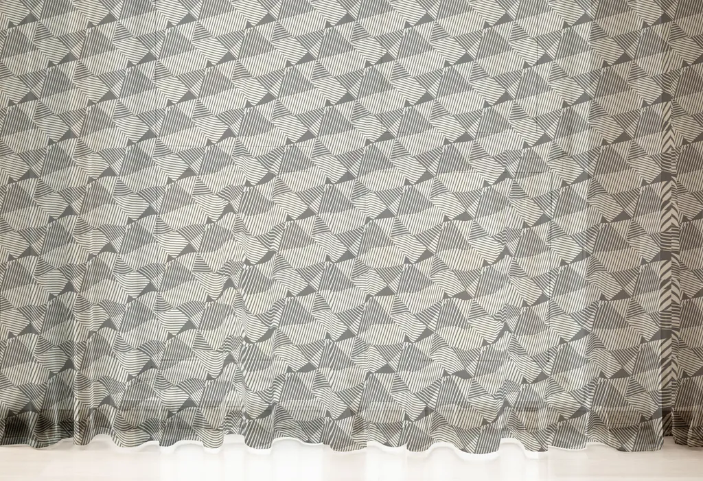 Arazzo Minimalista ABAKUHAUS 240x274 - Raso Grigio e Avorio Chic - 2