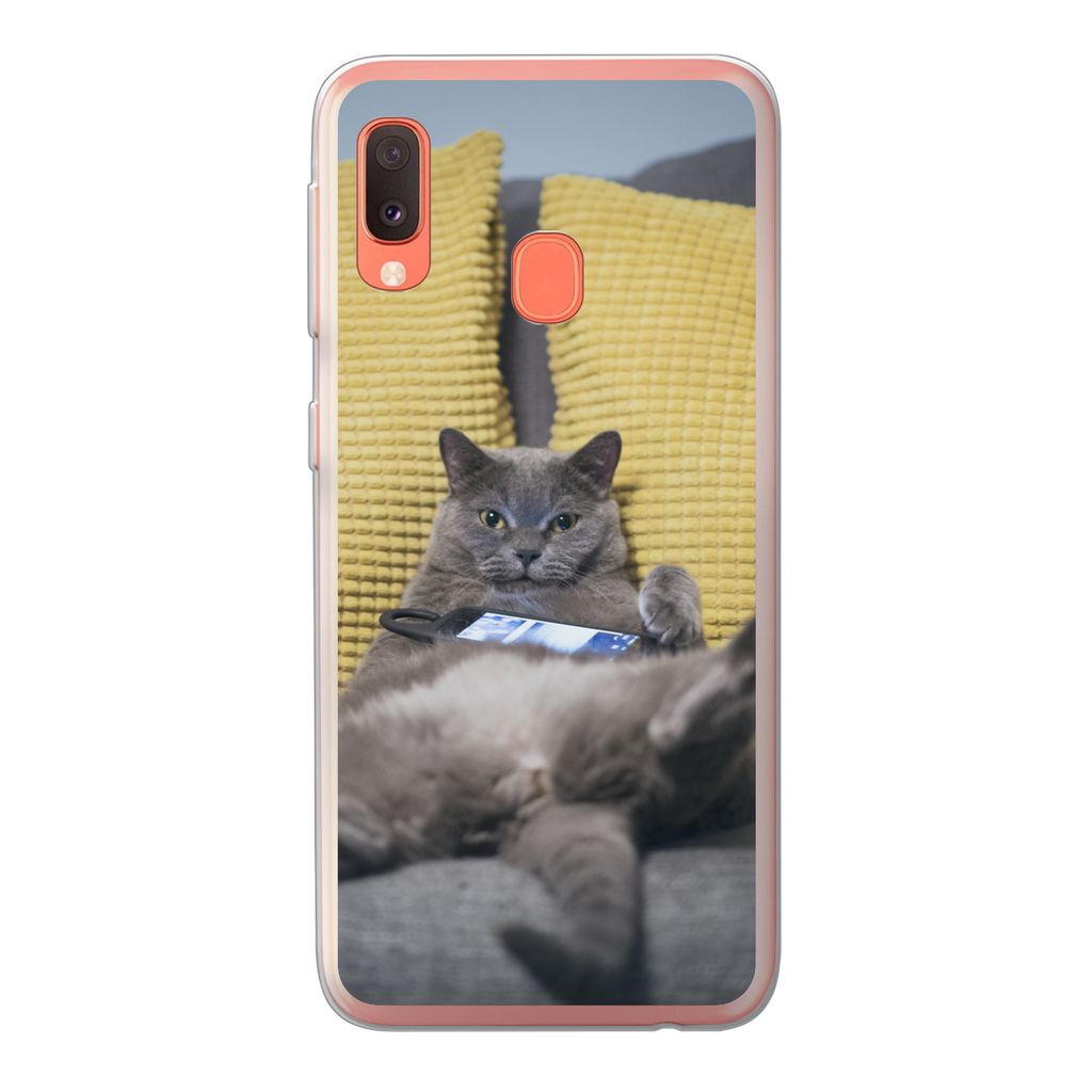 MuchoWow Handyhülle Schutzhülle Hülle für Samsung Galaxy A20e Katze - Bank - Faule Silikon Softcase Handy Hülle - Abdeckung