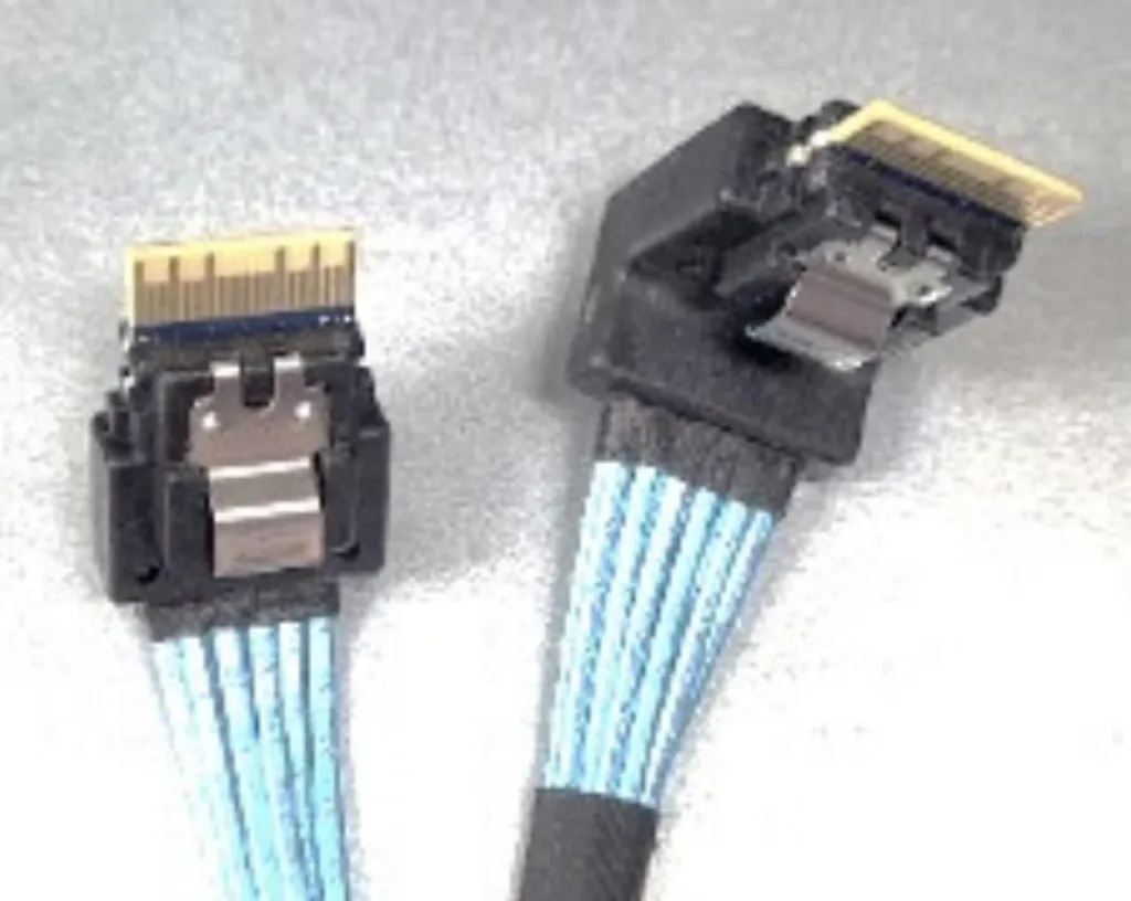 Kit câble stockage Intel CYPCBLSL104KIT pour serveur M50CYP2SB1U