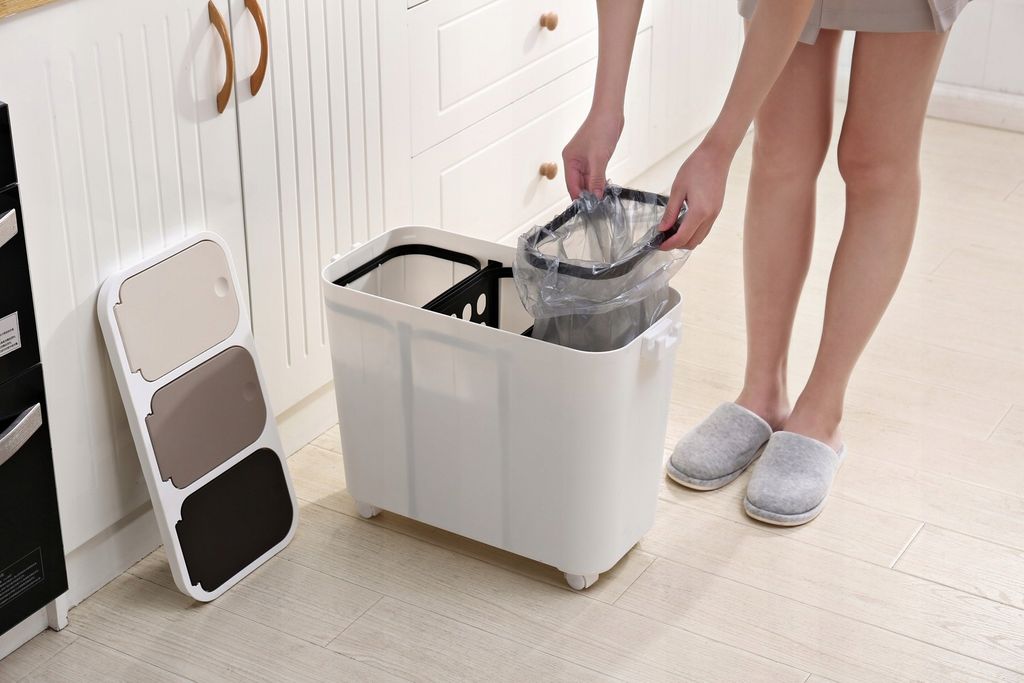 Mülltrennbehälter mit drei Fächern, 27 Liter Produktbild 5