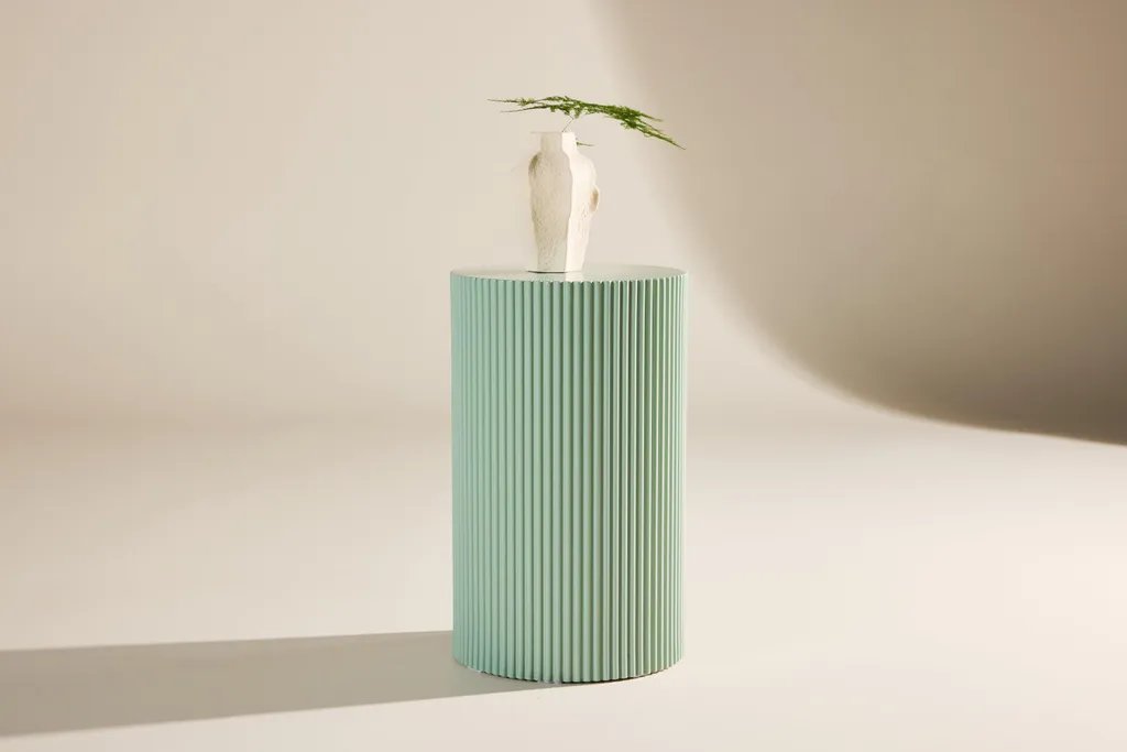 Petite table d'appoint Lenox vert clair gain de place pour studio étroit