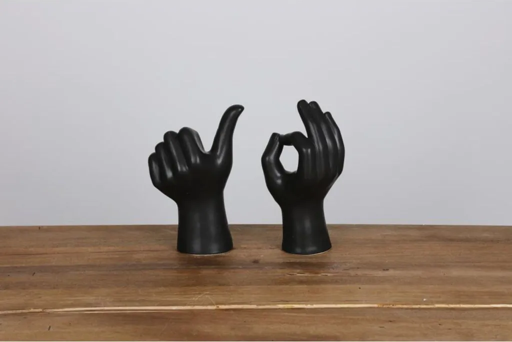 Sublimez vos Étagères Vides avec ce Lot de 8 Figurines BURI en Céramique