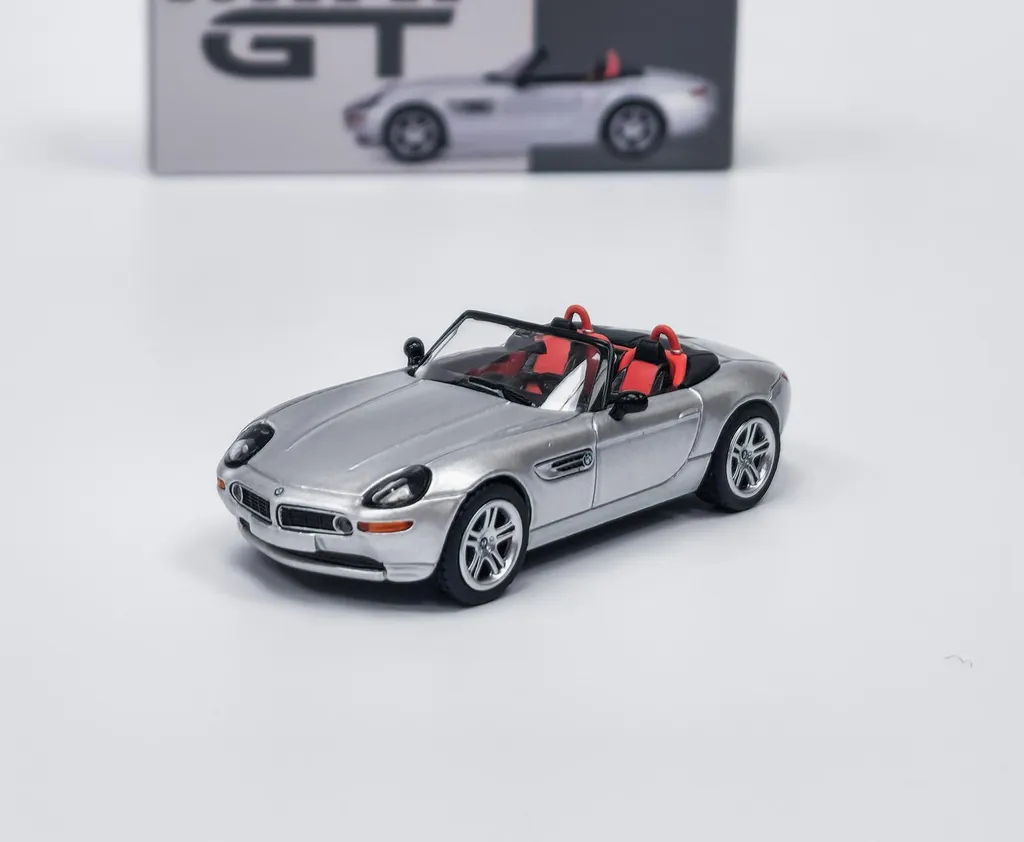 BMW Z8 2003 Argent Mini GT 1:64 - Modèle Réduit de Collection en Métal