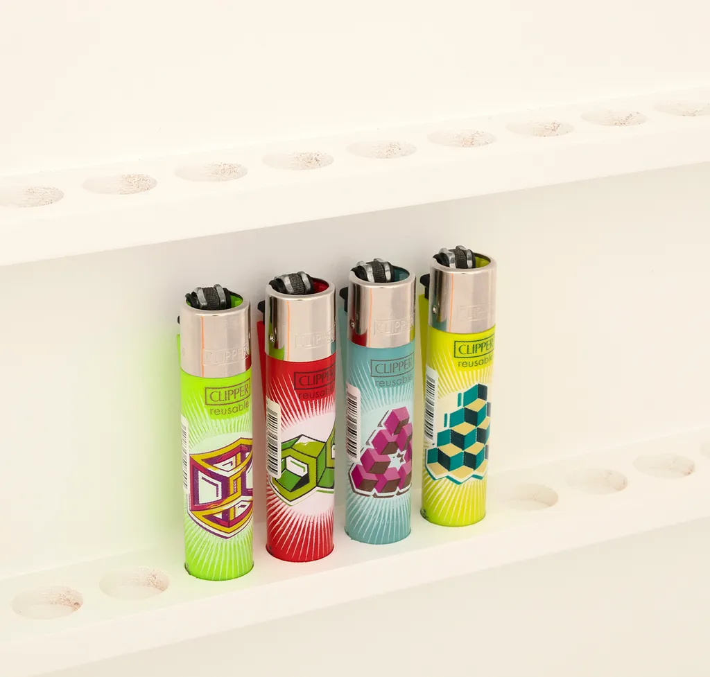 Lot de Briquets Clipper avec Vitrine de Collection Blanche Haute Qualité - 9