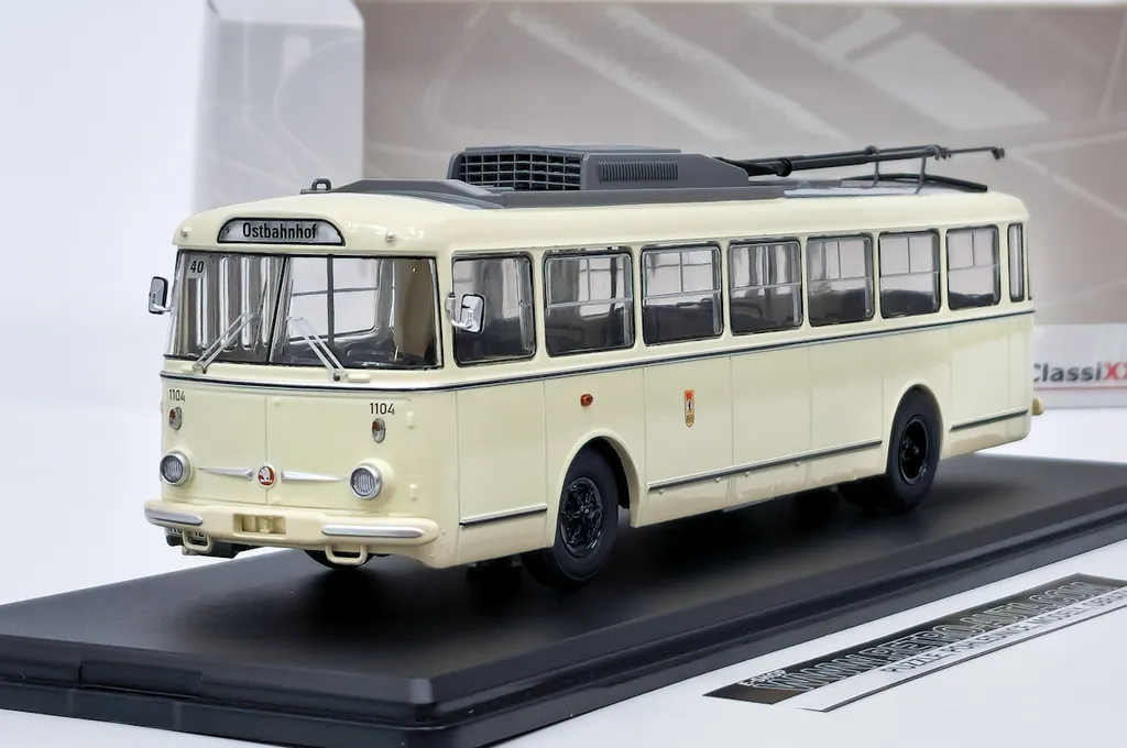 Trolleybus Miniature Skoda 9 TR Berlin Beige Premium ClassiXXs 1/43