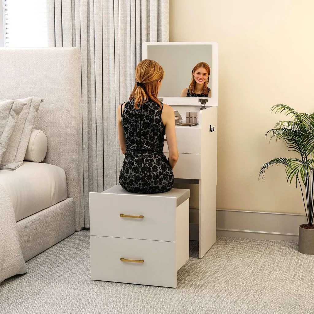 Aménager un Coin Beauté avec Coiffeuse, Miroir et Tabouret Blanc Chic - 9