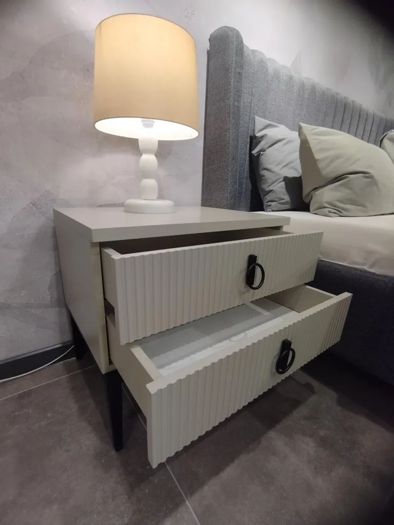 Table de nuit design pour optimiser votre déco de chambre de luxe